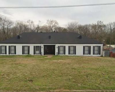 Private room with shared bathroom in a House, Montgomery, AL 36111