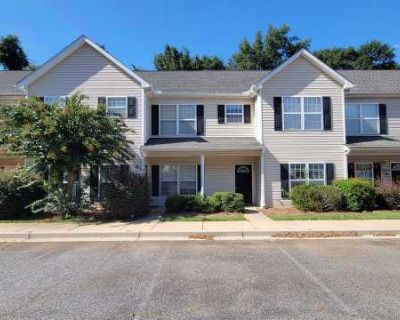 3 Bedroom 2.5BA 1300 ft Apartment For Rent in Mauldin, SC