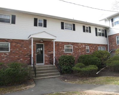 2 Bedroom 1BA 900 ft Apartment For Rent in Cheshire, CT