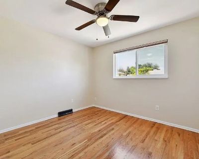 Furnished Room for Rent - Bedroom in fully furnished home with laundry unit