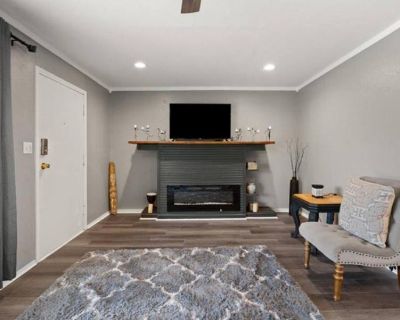 Deposit: $119.00 * Utilities included?: Yes * Fees apply?: Yes. References are not required. Non-smoking. Furnishings: Furnished * Disabled access: * Living room: shared. Availability Available Now Minimum term 1 month Maximum term None. Private furnished room for rent. Move into a newlyrenovated House today! Comfortable and newlyrenovated, this is the perfect place to call home. The kitchen co...