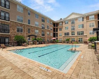 Private room with shared bathroom in a Condo with 1 roomie, Tampa, FL 33607
