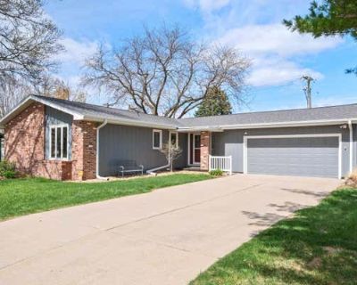 5 Bedroom 3BA 2652 ft Single Family Home For Sale in NEBRASKA CITY, NE