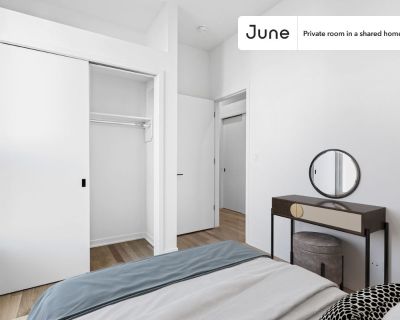 Queen bedroom in 4 bed/3.5 bath home in Pilsen  #1861 D (Has a Condo) on...