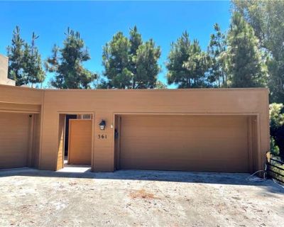2600 ft Duplex For Sale in LAGUNA BEACH, CA