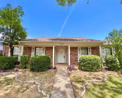 3 Bedroom 2BA 1681 ft Pet-Friendly Single-family home For Rent in Lewisville, TX