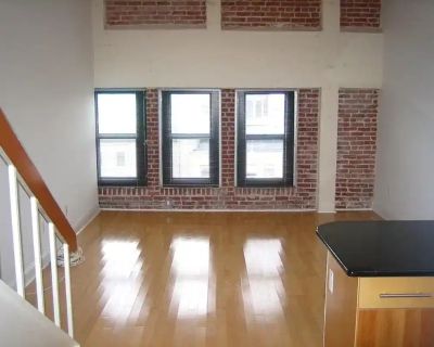Studio - B (Has an Apartment). Room in the 1 Bedroom 1BA Apartment For Rent