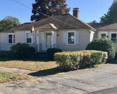 3 Bedroom 1BA 1152 ft Apartment For Rent in Portsmouth, NH