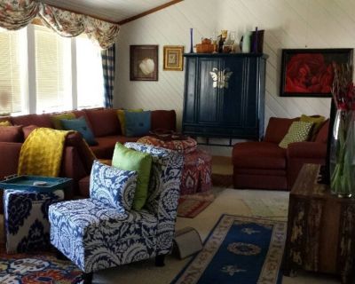 close to lake tahoe! (Has a House). Room in the 2 Bedroom 2BA Pet-Friendly House For Rent