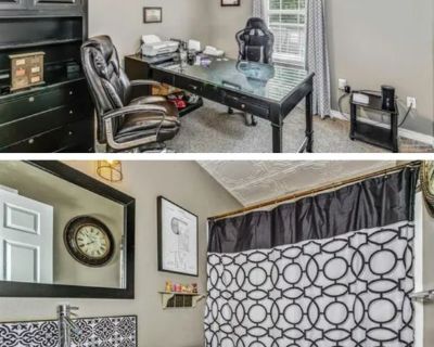 Check out the place is quiet and clean and u must be too NO drama allowed or permitted. 1 Bedroom. 1 Bathroom