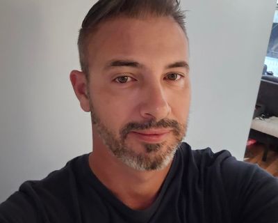 Hello my bame.is Barry i have my own buisness and I'm looking for a affordable room room rent my bills are always on time I'm clean and responsible. I also have a 9 year old boy i have at times hes a great kid and very easy going..