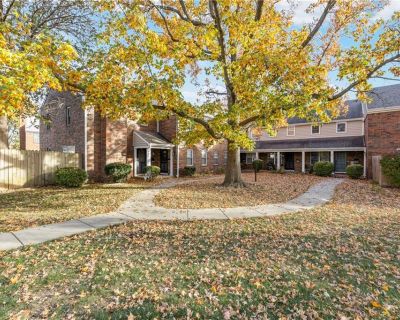 2 Bedroom 1BA 1024 ft Townhouse For Sale in Gladstone, MO