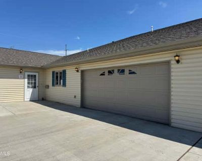 3 Bedroom 2BA 1712 ft Single Family Home For Sale in BISMARCK, ND