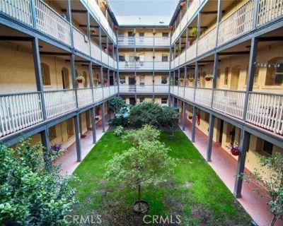 1 Bedroom 1BA Condo For Sale in Long Beach, CA