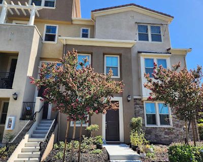 Total rooms: 3. Deposit: $1,550.00 * Utilities included?: Yes * Fees apply?: No. Non-smoking. Furnishings: Furnished * Balcony/roof terrace: Yes * Disabled access: * Living room: shared * Broadband included: Yes. Availability Available Now Minimum term 12 months Maximum term 24 months. One bedroom with a private bathroom in a 3-story luxury townhouse. Shared kitchen and dinning area. This home ...