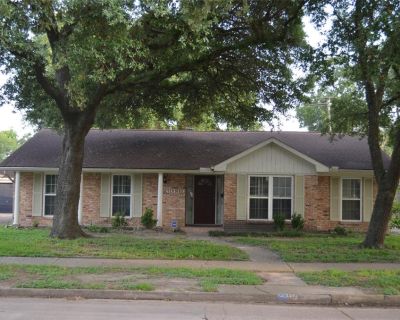 3 Bedroom 2BA 2054 ft Single-Family House For Sale in Houston, TX