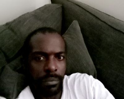 Dominique - Needs a House on iROOMit or a Room