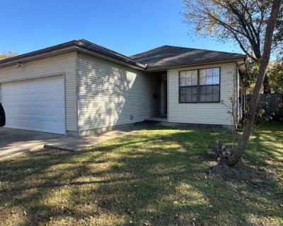 3 Bedroom 2BA 1300 ft Pet-Friendly Apartment For Rent in Webb City, MO