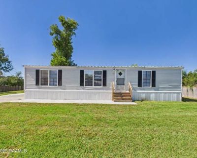 3 Bedroom 2BA 1170 ft Pet-Friendly Apartment For Rent in Lafayette County, LA