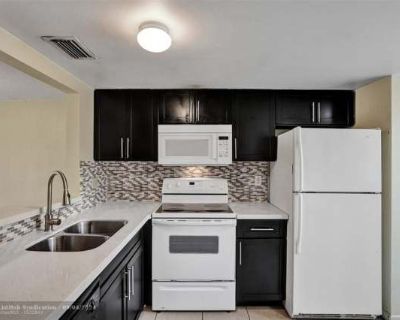 2 Bedroom 2.5BA 898 ft Apartment For Rent in Sunrise, FL