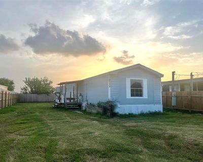 3 Bedroom 2BA 1216 ft Single-Family House For Sale in Oyster Creek, TX