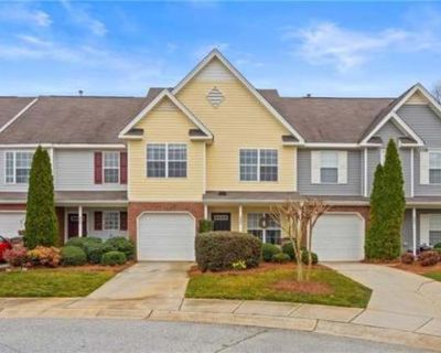 3 Bedroom 2.5BA 1585 ft Pet-Friendly Apartment For Rent in Greensboro, NC