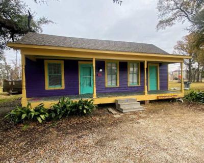 2 Bedroom 1BA 874 ft Apartment For Rent in Lake Charles, LA
