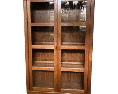 1980s Mid-Century Danish Modern Dyrlund Teak Display Cabinet / China Hutch