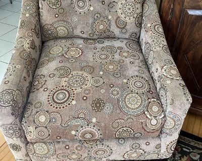 Nice accent chair for bedroom, office or sitting room. Measures 32 tall, 28 wide and 32.5 deep. Exposed wood legs. Great condition. Please bring help to move the chair. Thank you.