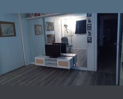 Room for Rent with Private Bathroom in 2 bedrooms House, La Habra, California