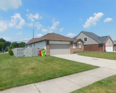 3 Bedroom 2BA 1700 ft Apartment For Rent in Chesterfield, MI
