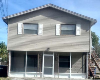 2 Bedroom 1BA 750 ft Pet-Friendly Apartment For Rent in Clearwater, FL