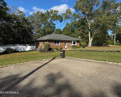 2 Bedroom 1BA 936 ft House For Rent in Jackson, NJ
