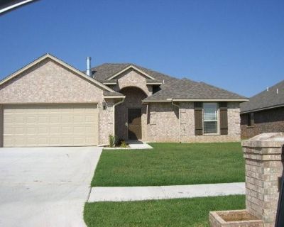3 Bedroom 2BA 1504 ft Pet-Friendly Apartment For Rent in Mustang, OK