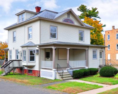 2028 ft Commercial Property For Sale in Windsor, CT