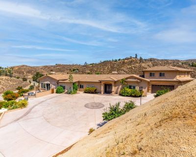 6 beds 5 bath house vacation rental in Lake Mathews, CA
