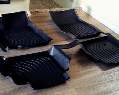 21-24 GRAND CHEROKEE FLOOR MATS (NEW)