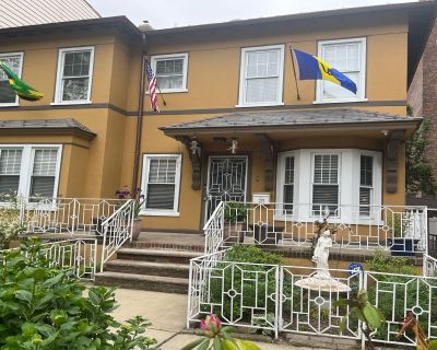 Lease term: Open End Date. $2250/m 800/w 175/d 1.5 Months Security Deposit. Furnished Rental. Furnished 1 Bedroom Apartment AVAILABLE IMMEDIATELY Furnished one bedroom apartment in Arts & Crafts Mansion, usually used for vacation rentals & short term stays is currently available for immediate occupancy. This quaint apartment, a converted doctors office; features an off street private entrance, ...