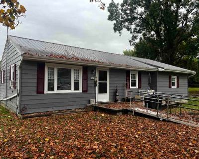 3 Bedroom 1BA 1244 ft Single Family Home For Sale in HARTFORD CITY, IN