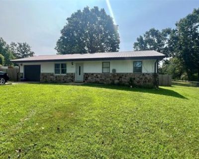 3 Bedroom 1BA 1040 ft Single Family House For Sale in Waynesville, MO