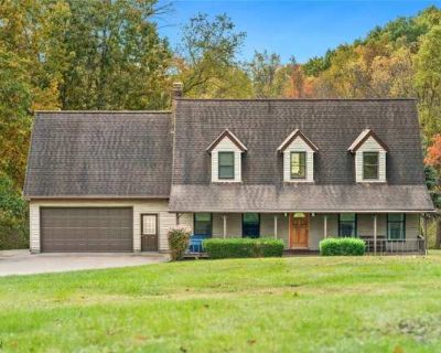 3 Bedroom 3BA 3000 ft Apartment For Rent in Peninsula, OH