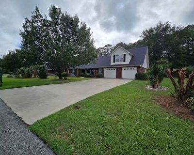 4 Bedroom 3.5BA 2700 ft Pet-Friendly Apartment For Rent in Lakewood, SC