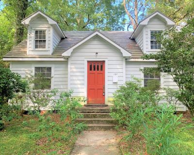 2 Bedroom 1BA 1100 ft Pet-Friendly Single Family Home For Rent in Lafayette, LA