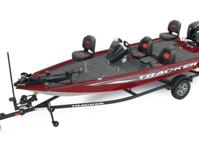 The TRACKER PRO TEAM 175 stands out as one of the most feature-rich and value-packed boats in the TRACKER lineup, making it a favorite among enthusiasts. Its all-welded construction ensures exceptional strength, allowing for spacious decks and ample storage, along with a 21-gallon aerated livewell that is divided and timed for optimal use. Powered by dependable and fuel-efficient Mercury engine...