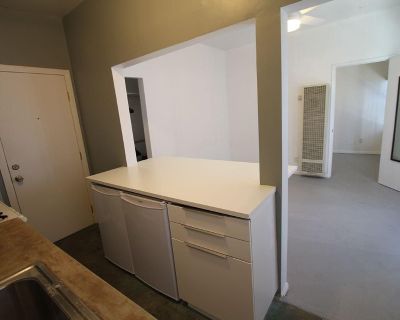 1 Bedroom 1BA 500 ft Pet-Friendly Apartment For Rent in Venice, CA