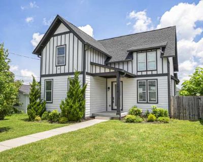 3 Bedroom 3BA 1961 ft House For Rent in Nashville, TN