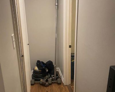 Shared room with shared bathroom in an apartment, Calumet Park, IL 60827