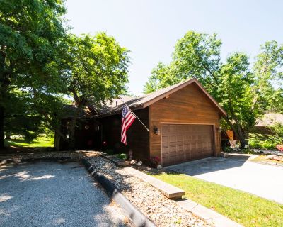 4 Bedroom 3BA 1264 ft Condo For Sale in West Des Moines, IA