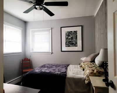 $1,000 per month room to rent in Shirley