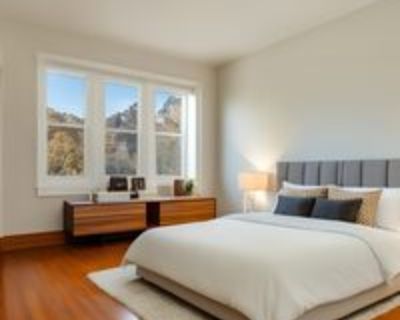 Queen bedroom in 4 bed/1 bath home in Dorchester Center #767 C